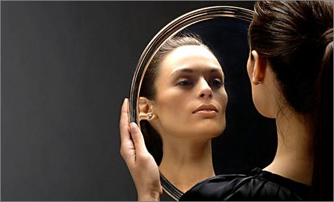 كل امرأة ثالثة تعاني من أزمة ربع العمر